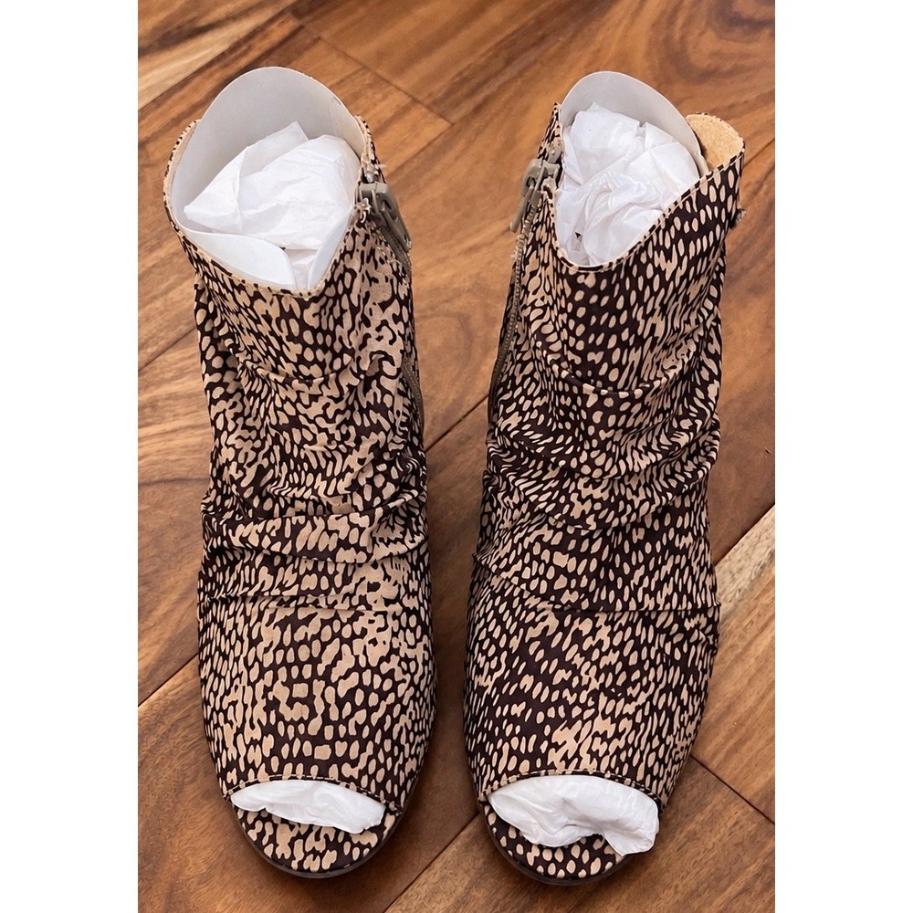 Blowfish Malibu BYTE Woman Size 9 Brown Zambia Print Peep Toe Wedge Booties NIB